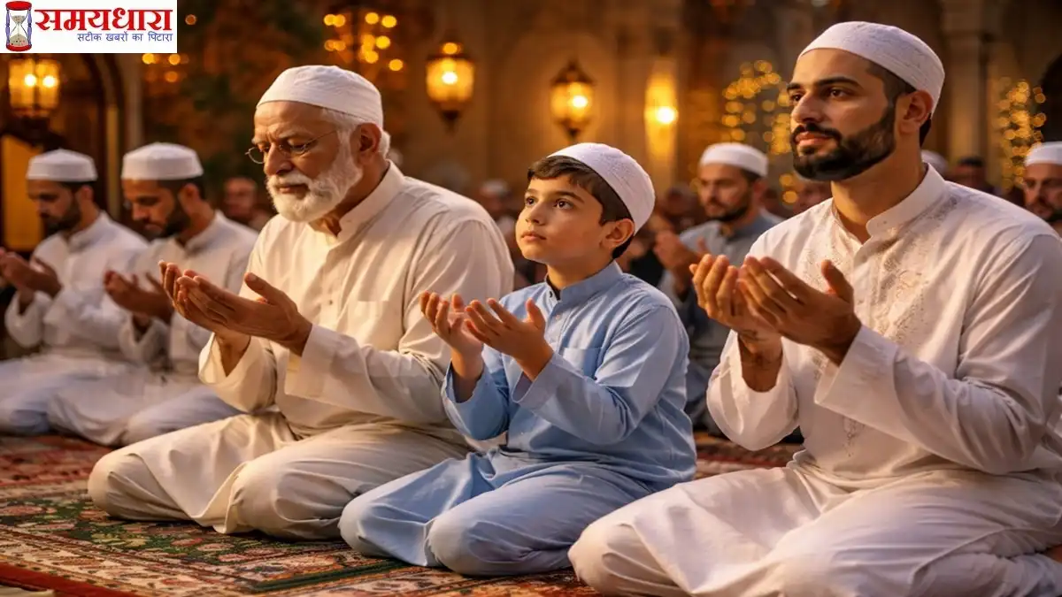 India mein Ramadan 2026 kab se hai से जुड़ी इमेज जिसमें लोग मस्जिद में नमाज़ अदा करते हुए दिखाई दे रहे हैं